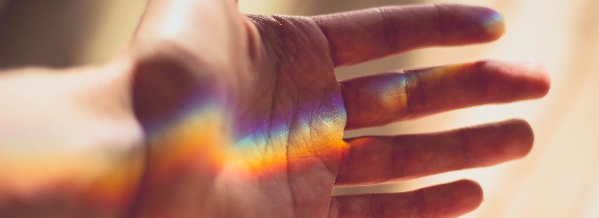 hand-gf5c8cc974_1920-1200x438